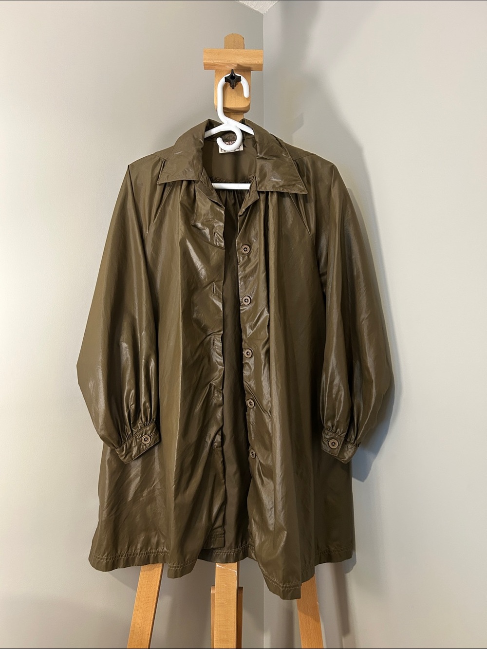 RARE! VINTAGE | Carol Horn’s Habitat | Taupe Glossy Button Down w/ Pockets